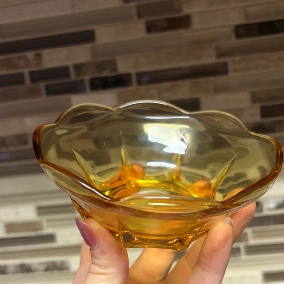 Anchor Hocking Swedish Modern 70s Amber Glass Scalloped Flower Bowl 4.5" - Picture 3 of 7